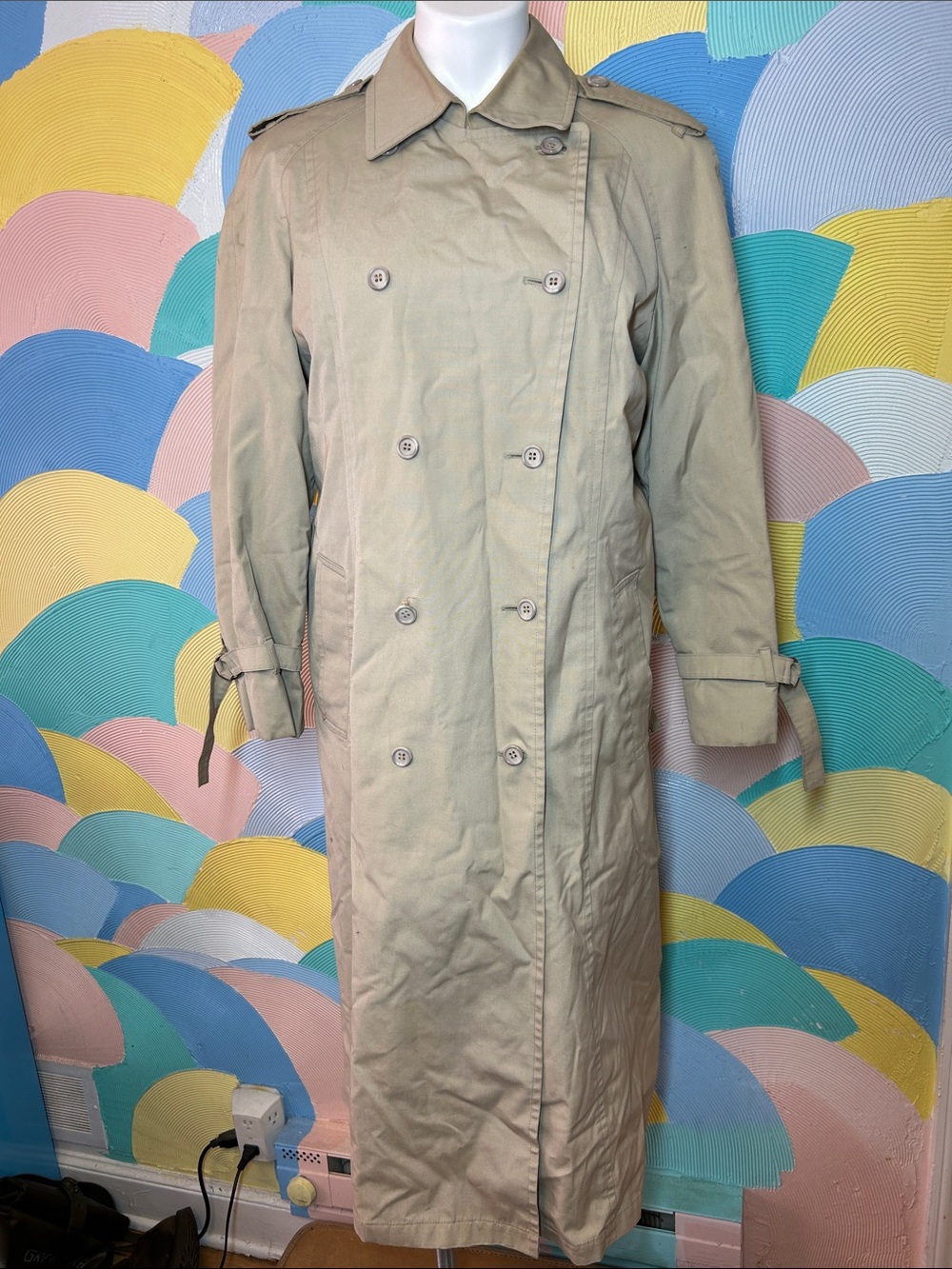 1970s London Fog Classic Beige Double-Breasted Trench Coat - Men’s sz 14